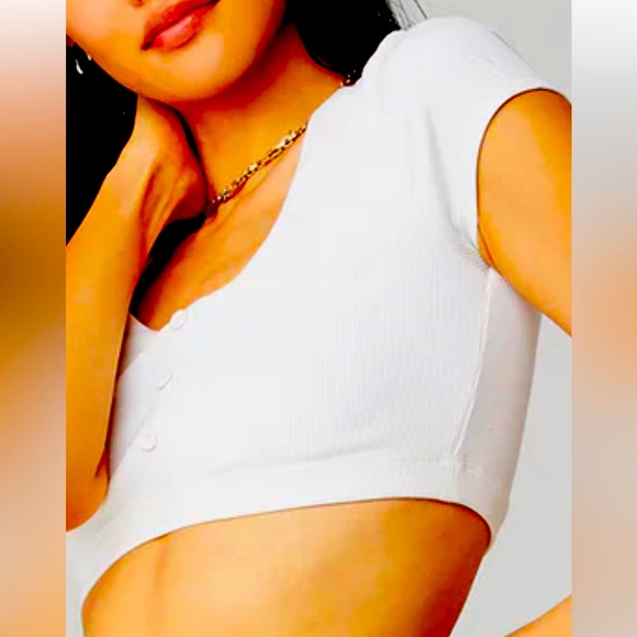 ALO BLISSFUL HENLEY BRA TOP NWT SIZE MEDIUM WHITE COLOR - Picture 3 of 6